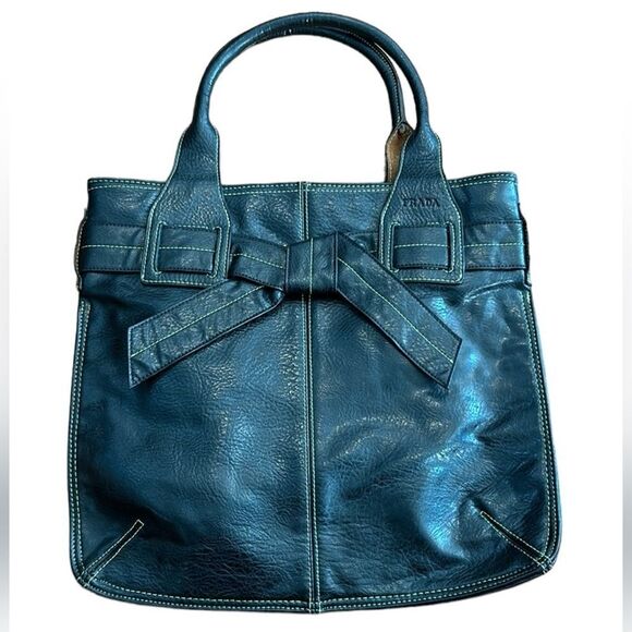 Black leather tote with shoulder straps and bow green stitching - Picture 1 of 10
